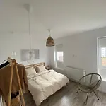 Cozy Place To Remember - With Fireplace & Netflix Apartment