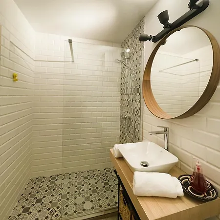 Cozy Place To Remember - With Fireplace & Netflix Apartment